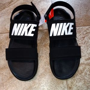 Women's Nike Tanjun Sandal Size 9